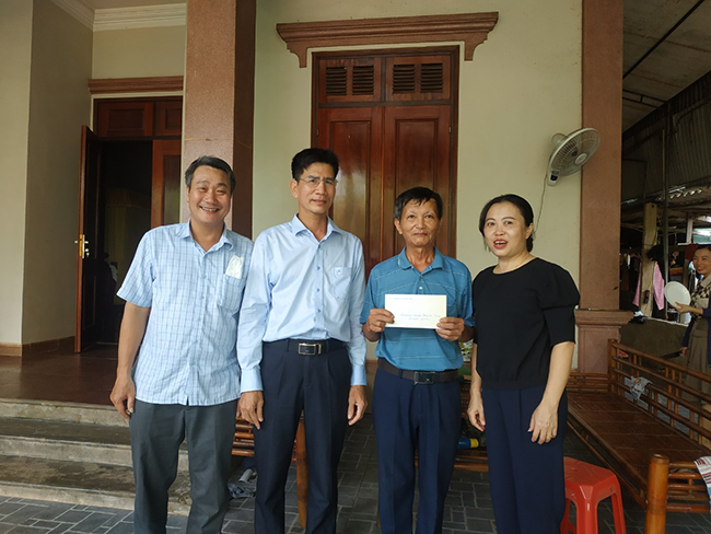Cục Thống kê tỉnh Hà Tĩnh tổ chức tri ân các anh hùng liệt sĩ và thăm hỏi các gia đình thương binh, liệt sĩ, người có công với cách mạng 1