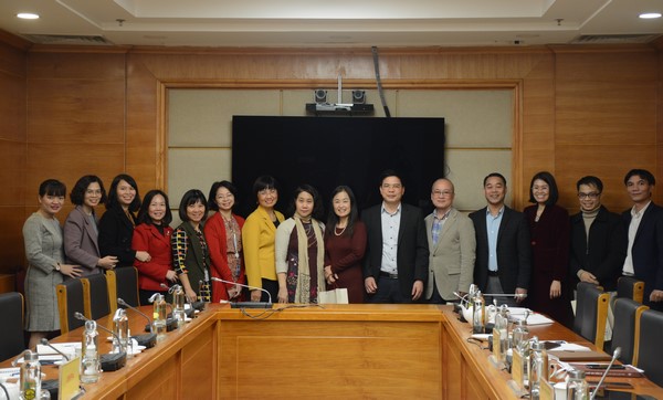 Tổng cục trưởng TCTK Nguyễn Thị Hương làm việc với Trưởng đại diện UNFPA tại Việt Nam Naomi Kitahara 5