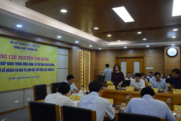 Đồng chí Nguyễn Chí Dũng, Ủy viên Ban chấp hành Trung ương Đảng,  Bí thư Ban cán sự Đảng, Bộ trưởng Bộ Kế hoạch và Đầu tư làm việc với  Tổng cục Thống kê 1
