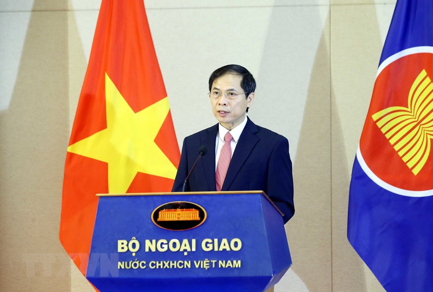Lễ Chào cờ kỷ niệm 54 năm thành lập ASEAN và Ngày Gia đình ASEAN 2