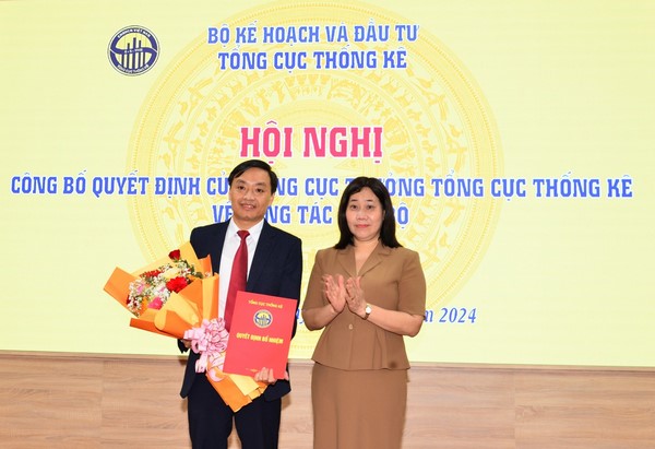 Hội nghị công bố Quyết định của Tổng cục trưởng Tổng cục Thống kê về công tác cán bộ tỉnh Thừa Thiên Huế 2
