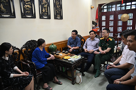 Lãnh đạo Tổng cục Thống kê dâng hương, tri ân các cố Phó Tổng cục trưởng Tổng cục Thống kê 3