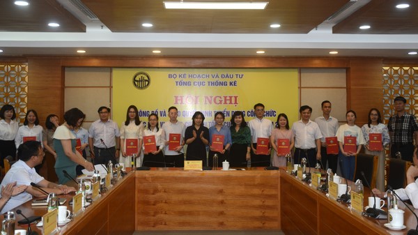 Hội nghị công bố và trao Quyết định tuyển dụng công chức vào các đơn vị thuộc cơ quan Tổng cục Thống kê năm 2023 2