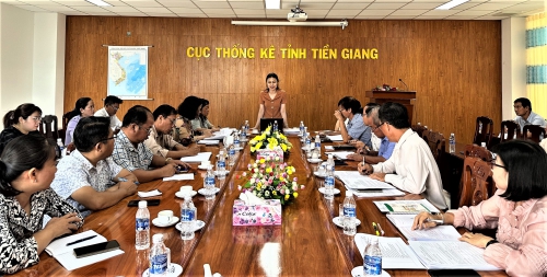 Phó Tổng cục trưởng Tổng cục Thống kê Đỗ Thị Ngọc và đoàn công tác làm việc về Điều tra thí điểm Tổng điều tra Nông thôn, nông nghiệp năm 2025 tại tỉnh Tiền Giang 4