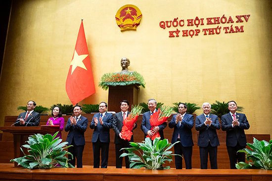 Kỳ họp thứ 8, Quốc khóa XV bắt đầu ngày làm việc đầu tiên và thông qua Nghị quyết bầu Chủ tịch nước Cộng hòa xã hội chủ nghĩa Việt Nam nhiệm kỳ 2021 - 2026 5