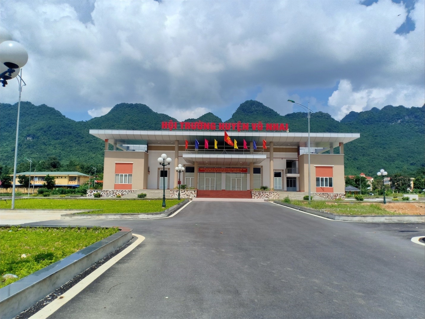 Huyện Võ Nhai: Huy động mọi nguồn lực cho đầu tư phát triển, thực hiện tốt công tác dân tộc
