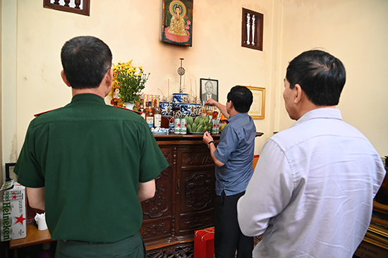 Lãnh đạo Tổng cục Thống kê dâng hương, tri ân các cố Phó Tổng cục trưởng Tổng cục Thống kê 2