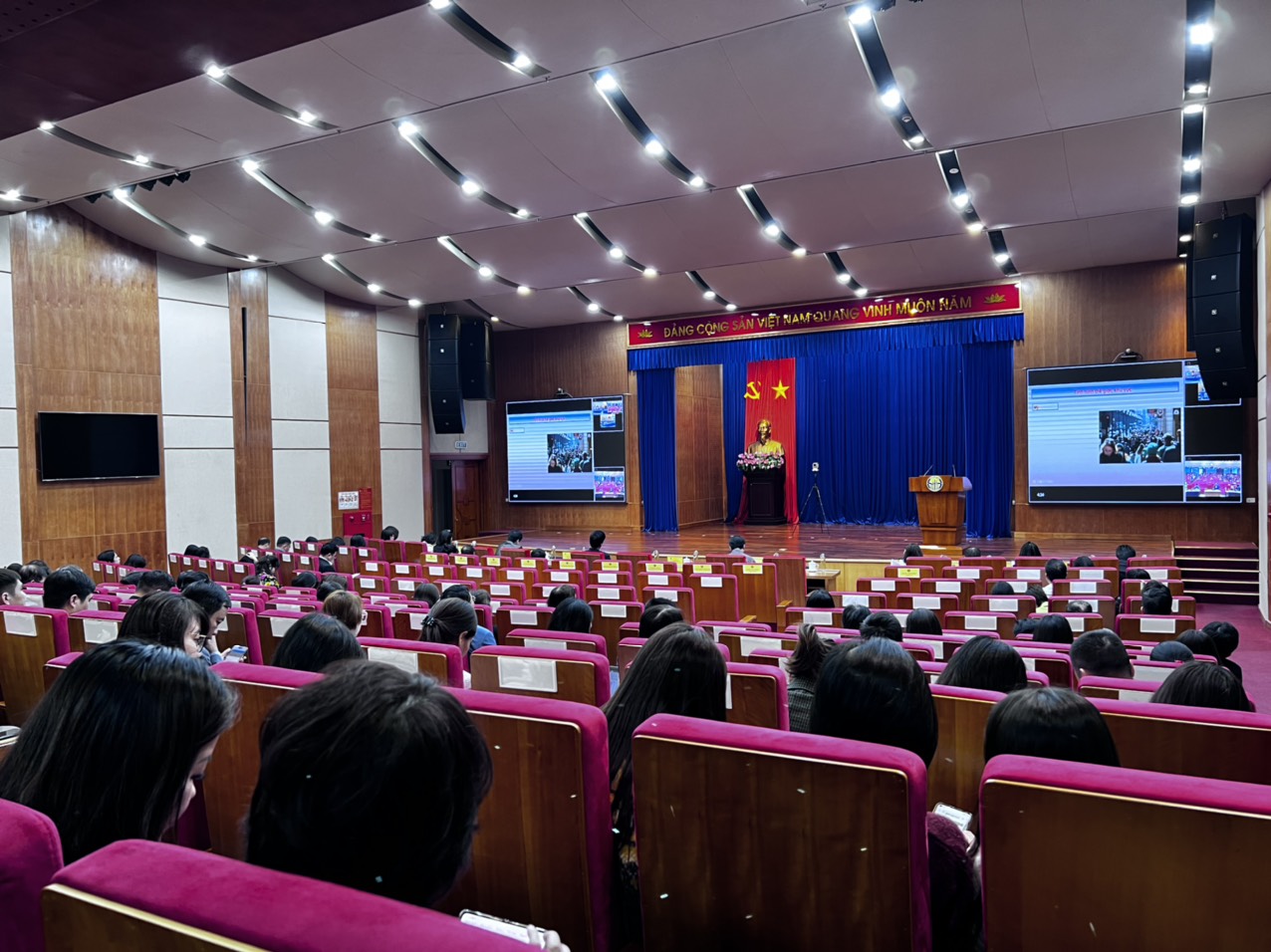 Tổng cục Thống kê dự trực tuyến Hội nghị toàn quốc nghiên cứu, học tập, quán triệt Nghị quyết Hội nghị lần thứ tám Ban Chấp hành Trung ương Đảng khóa XIII 1