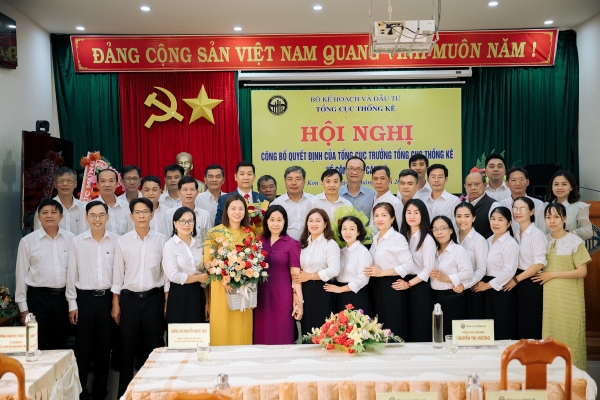 Hội nghị công bố Quyết định của Tổng cục trưởng Tổng cục Thống kê về công tác cán bộ của tỉnh Kon Tum 3