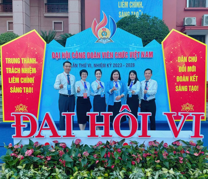 Bộ trưởng Bộ Kế hoạch và Đầu tư Nguyễn Chí Dũng được vinh danh Giải thưởng Cống hiến 1