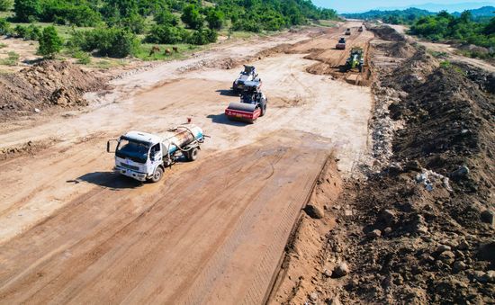 Đẩy mạnh đầu tư công 6 tháng cuối năm để kích hoạt, dẫn dắt đầu tư tư nhân