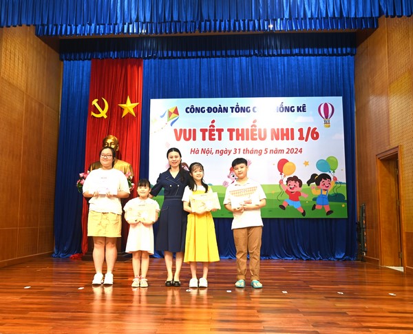 Tổng cục Thống kê tổ chức Vui Tết thiếu nhi cho con em cán bộ, công chức, viên chức và người lao động 1
