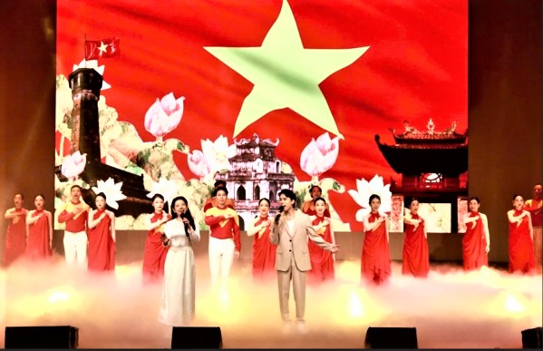 Phát triển các ngành công nghiệp văn hóa gắn với quảng bá đất nước,  con người Việt Nam 1