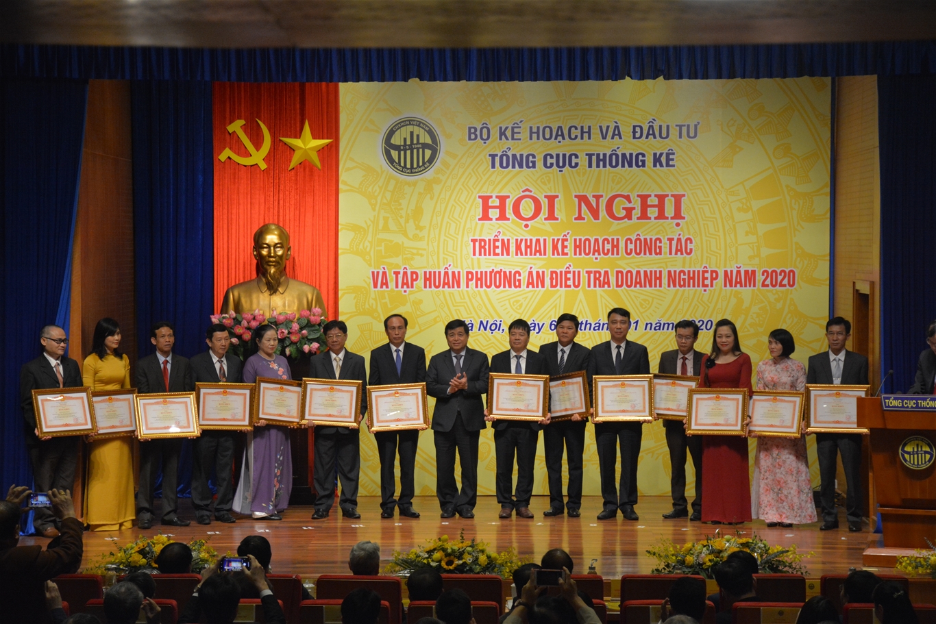 Thủ tướng Chính phủ Nguyễn Xuân Phúc tới dự và chỉ đạo tại Hội nghị triển khai kế hoạch công tác và tập huấn phương án Điều tra Doanh nghiệp năm 2020 của Tổng cục Thống kê 3