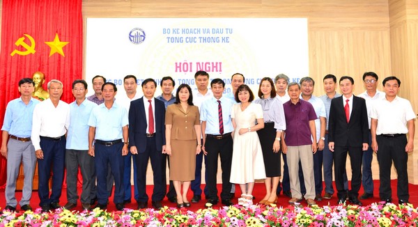Hội nghị công bố Quyết định của Tổng cục trưởng Tổng cục Thống kê về công tác cán bộ tỉnh Thừa Thiên Huế 3