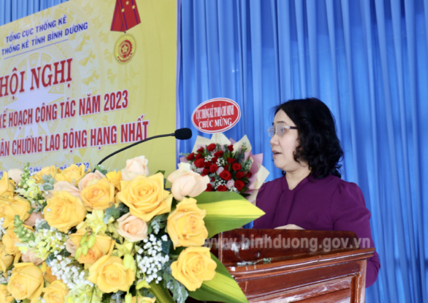 Cục Thống kê tỉnh Bình Dương đón nhận Huận chương Lao động hạng Nhất 2