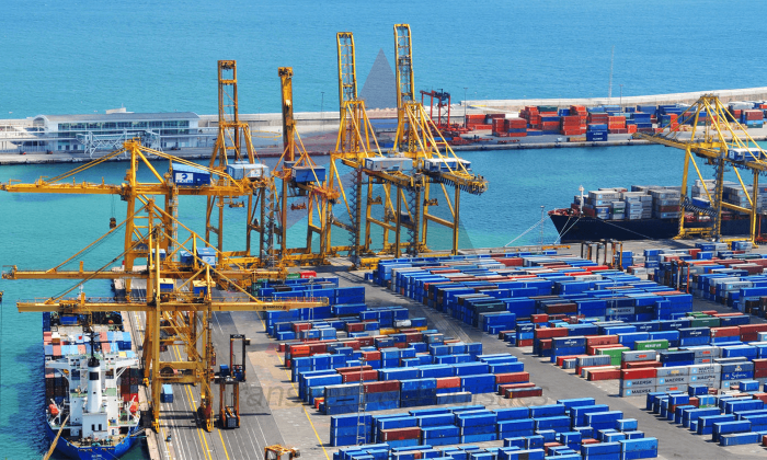 Trung Quốc tăng tốc xuất khẩu, tạo cú hích cho nền kinh tế