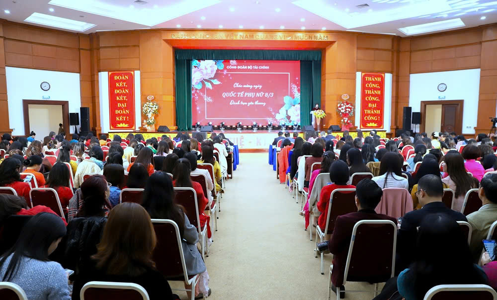 Nữ cán bộ ngành Tài chính: Đoàn kết, bản lĩnh và giàu tri thức 2