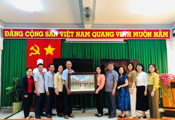 Tổng cục trưởng Nguyễn Thị Hương giám sát thu thập thông tin Điều tra 53 dân tộc thiểu số năm 2024 tại tỉnh An Giang 12