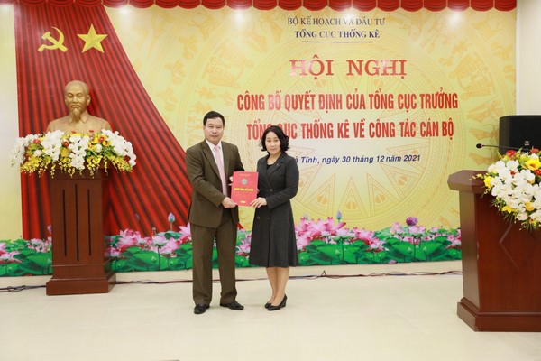 Hội nghị công bố Quyết định của Tổng cục trưởng TCTK về công tác cán bộ Cục Thống kê tỉnh Hà Tĩnh 1