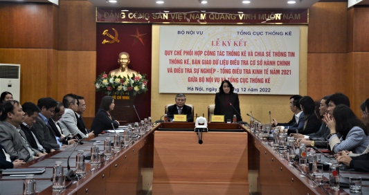 Lễ ký kết Quy chế phối hợp công tác thống kê và chia sẻ thông tin thống kê; Bàn giao Cơ sở dữ liệu vi mô giữa Bộ Nội vụ và Tổng cục Thống kê 2