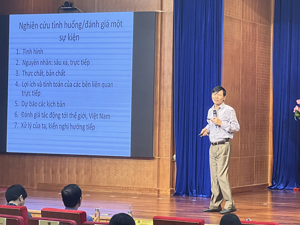 Tổng cục Thống kê tổ chức sinh hoạt chuyên đề “Tình hình thế giới thời gian gần đây, tác động và đối sách của Việt Nam” 1