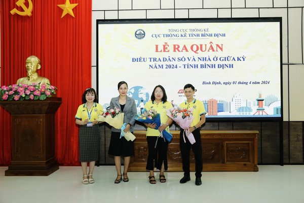 Tưng bừng lễ ra quân điều tra dân số giữa kỳ năm 2024 tại tỉnh Bình Định  4