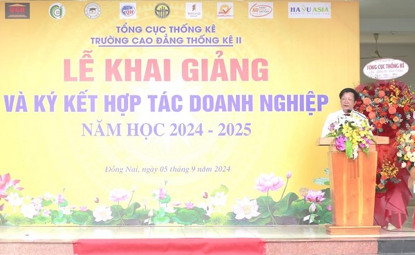 Phó Tổng cục trưởng Nguyễn Trung Tiến dự Lễ khai giảng năm học 2024-2025 của trường Cao đẳng Thống kê II 1