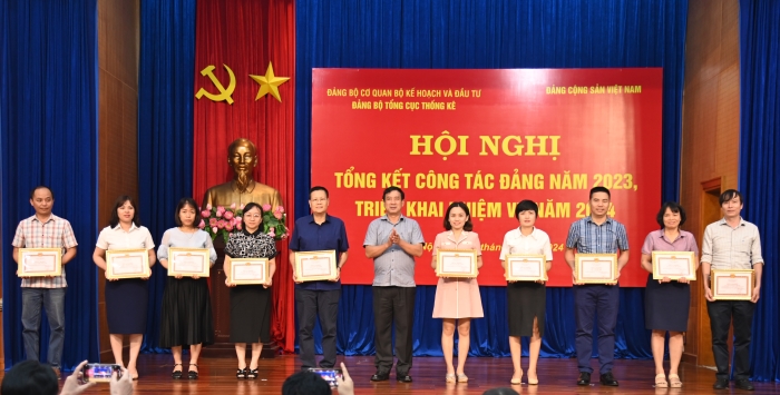 Tổng cục Thống kê tổ chức Hội nghị Tổng kết công tác Đảng năm 2023 và Triển khai nhiệm vụ công tác năm 2024 10