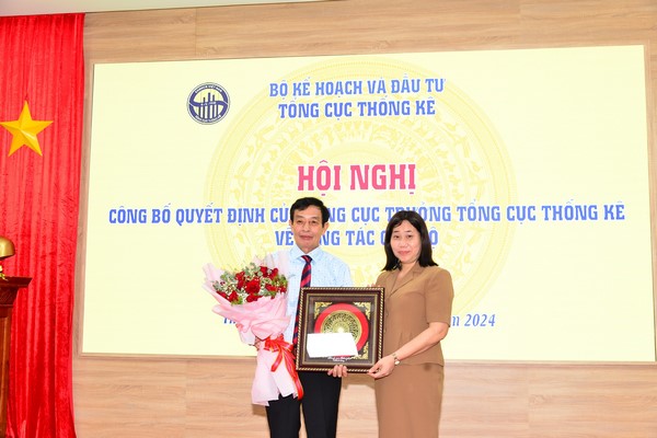 Hội nghị công bố Quyết định của Tổng cục trưởng Tổng cục Thống kê về công tác cán bộ tỉnh Thừa Thiên Huế 1