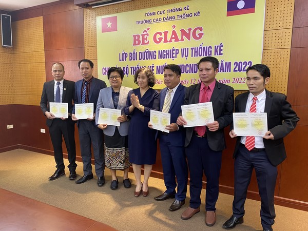 Lễ bế giảng khóa đào tạo nghiệp vụ thống kê cho cán bộ, công chức ngành Thống kê Lào 4