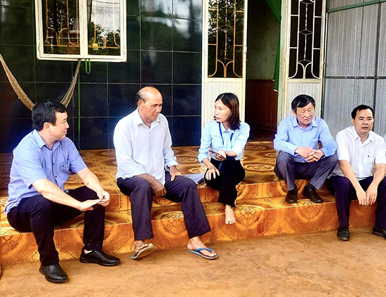 Phó Tổng cục trưởng Nguyễn Trung Tiến giám sát công tác thu thập thông tin điều tra 53 dân tộc thiểu số tại tỉnh  1