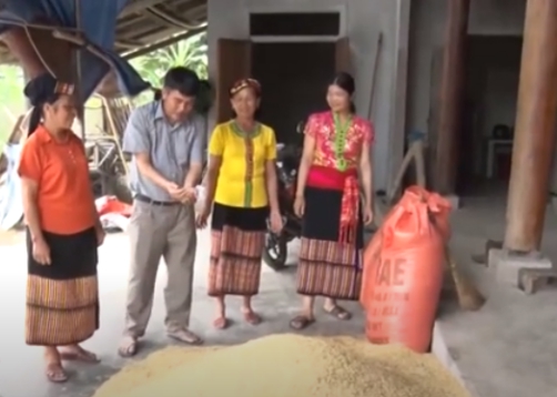 Phát huy vai trò của người có uy tín trong tuyên truyền thực hiện chương trình MTQG  1
