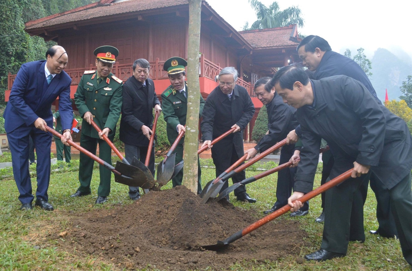 Huyện Thạch An: Đẩy mạnh phát triển kinh tế - xã hội, thực hiện tốt công tác dân tộc 1