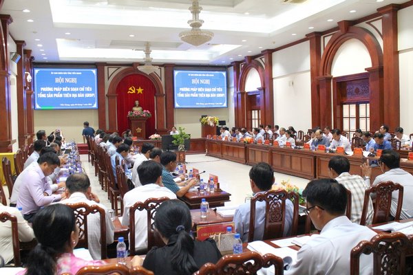 Tổng cục trưởng Nguyễn Thị Hương dự Hội nghị tập huấn, trao đổi về phương pháp tỉnh GRDP tại tỉnh Tiền Giang 2