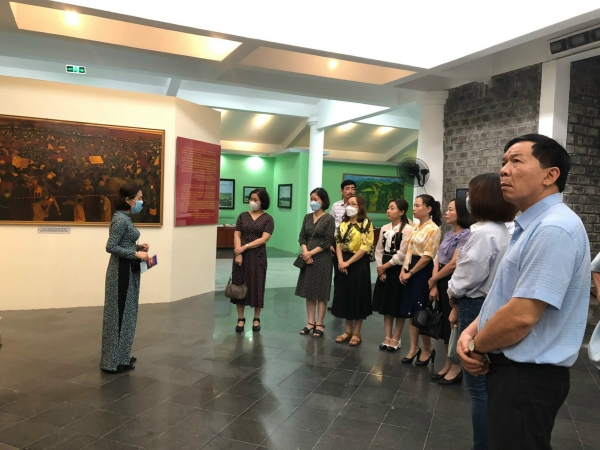 Đoàn Công tác Tổng cục Thống kê thăm và làm việc tại một số tỉnh miền Trung 5
