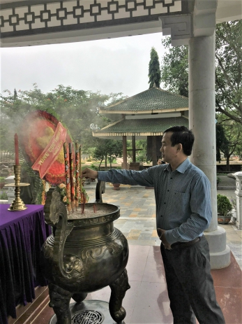 Đoàn công tác Tổng cục Thống kê tri ân các anh hùng liệt sỹ tại tỉnh Tây Ninh 1
