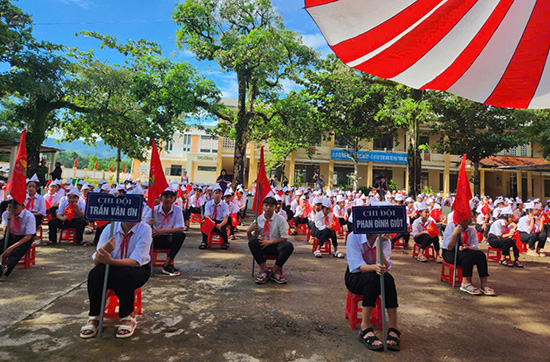 “Nhà trường làm bệ đỡ - Gia đình là điểm tựa” để học sinh phát vai trò trung tâm 1