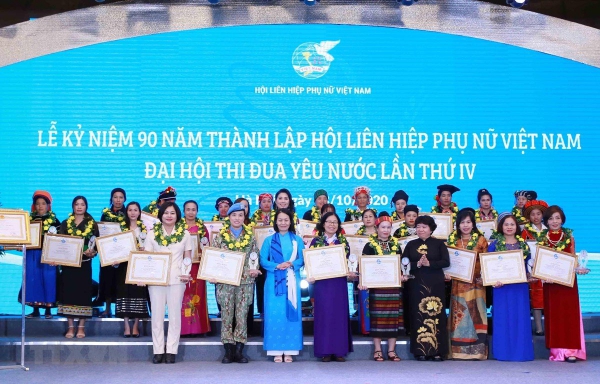 Phụ nữ ngày càng đóng góp quan trọng  vào phát triển kinh tế - xã hội của đất nước    1