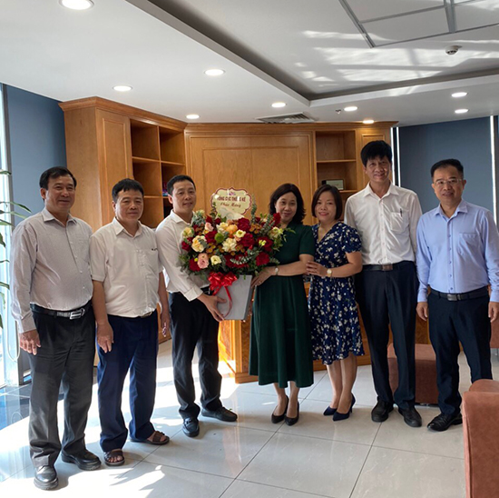 Lãnh đạo Tổng cục Thống kê chúc mừng Ngày Khoa học và Công nghệ Việt Nam 2